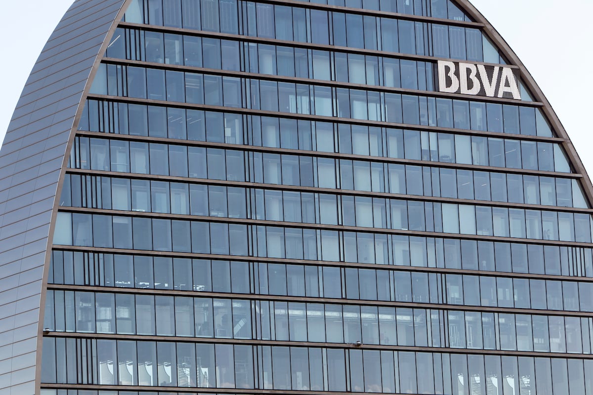 Las claves que deben conocer los inversores de la opa del BBVA al Sabadell