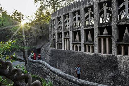 El Rock Garden de Chandigarh (India), el jardín de esculturas levantado en la ciudad diseñada por Le Corbusier con desechos y chatarra.