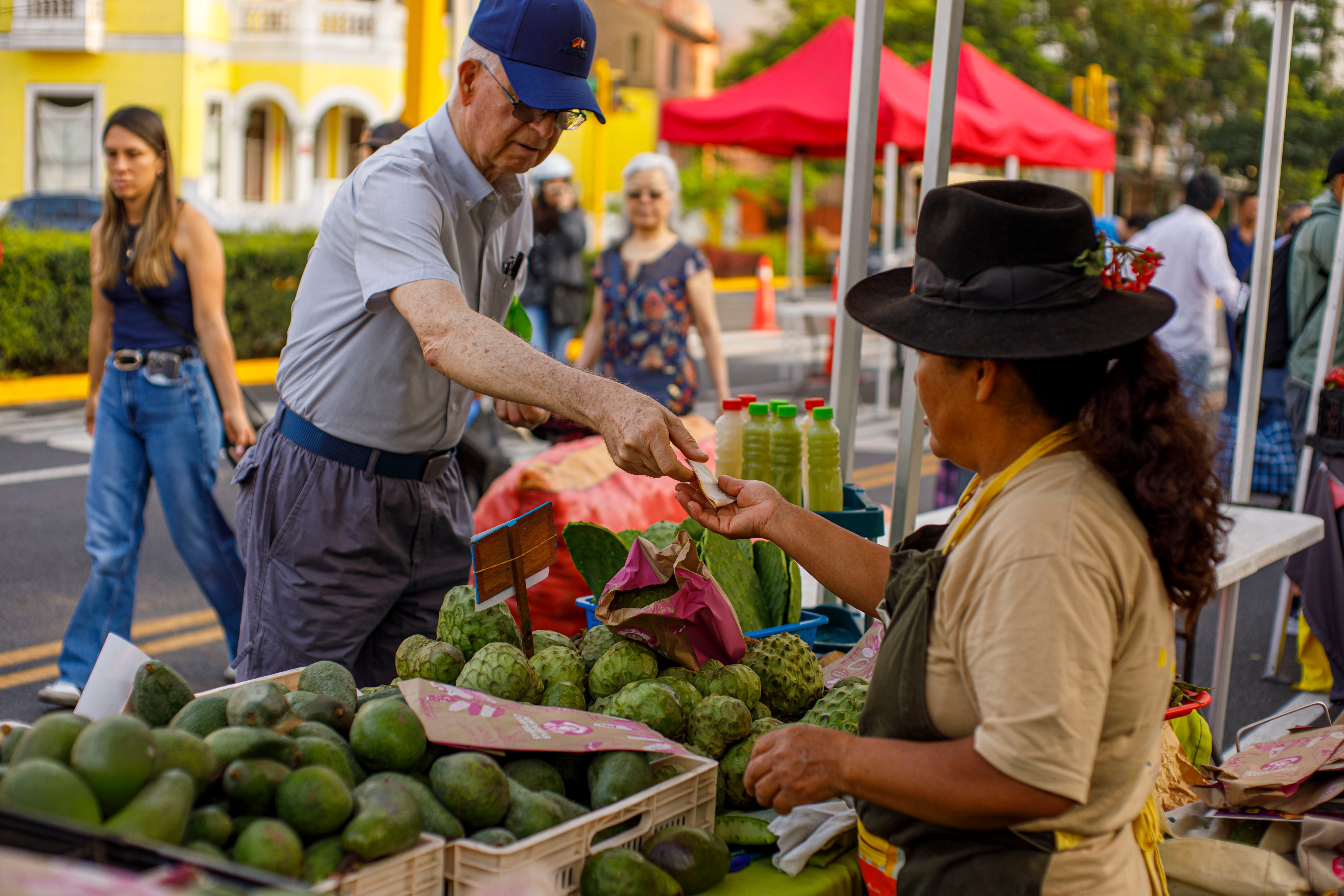 Las ferias campesinas que alimentan Lima desde la biodiversidad