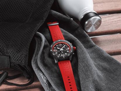 Espíritu deportivo (y con correa roja) en el nuevo Breitling Endurance Pro.