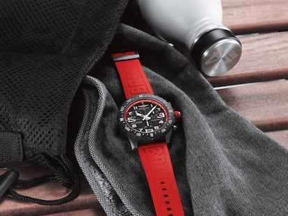 Espíritu deportivo (y con correa roja) en el nuevo Breitling Endurance Pro.