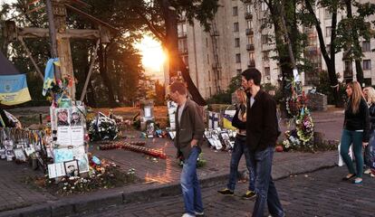 Un memorial a los ca&iacute;dos durantes las protestas que derrocaron en febrero a Yanuk&oacute;vich, el 17 de septiembre en Kiev