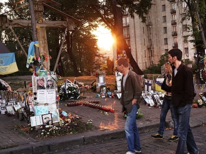 Un memorial a los ca&iacute;dos durantes las protestas que derrocaron en febrero a Yanuk&oacute;vich, el 17 de septiembre en Kiev