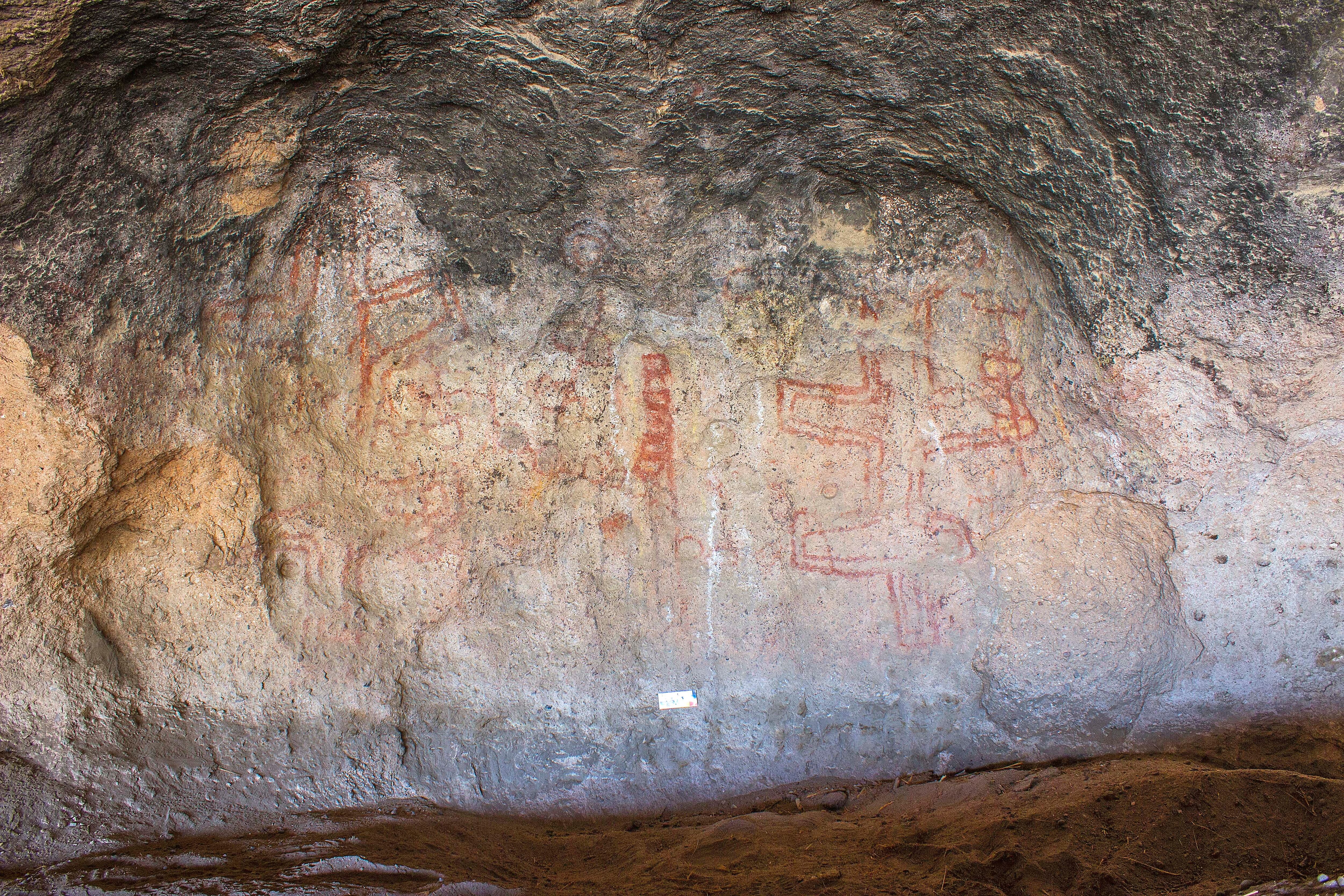 Una parte de las pinturas en la cueva Huenul 1.