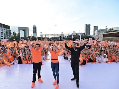 Samuel García, Mariana Rodríguez y Jorge Álvarez Máynez durante un mítin del partido Movimiento Ciudadano, en Nuevo León. En noviembre de 2023.