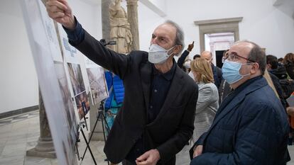 El ministro de Cultura y Deporte, Miquel Iceta (derecha), y el arquitecto Guillermo Vázquez Consuegra, este lunes en Museo Arqueológico de Sevilla.