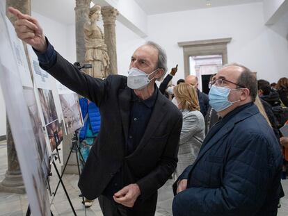 El ministro de Cultura y Deporte, Miquel Iceta (derecha), y el arquitecto Guillermo Vázquez Consuegra, este lunes en Museo Arqueológico de Sevilla.