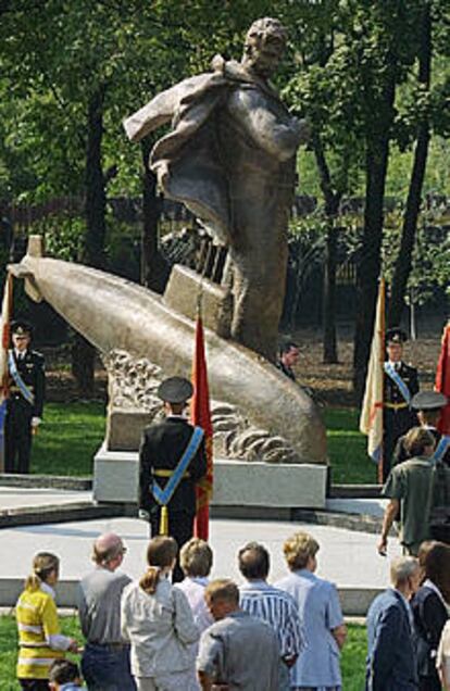 Homenaje, ayer, en Moscú a las víctimas del <i>Kursk.</i>