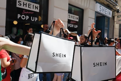 Colas de gente en la tienda pop up de la firma Shein en Madrid este año. 