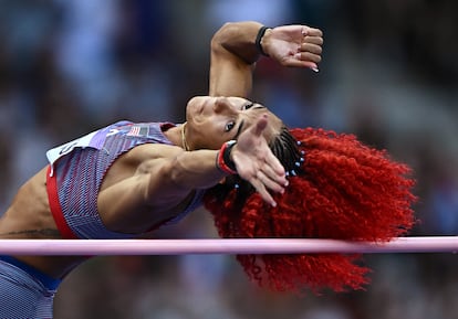 Taliyah Brooks de Estados Unidos durante la clasificación de salto de altura femenino. 