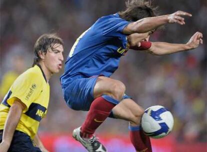 Bojan trata de controlar el balón en el partido del Trofeo Joan Gamper contra el Boca Juniors.