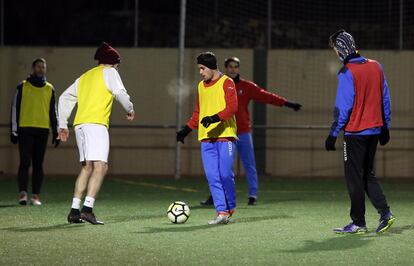 El Club Deportivo La Granja, entrenando bajo el frio.