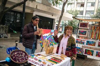 Maitén Montenegro en la calle Lastarria, Santiago, Chile, el 23 de abril del 2025.