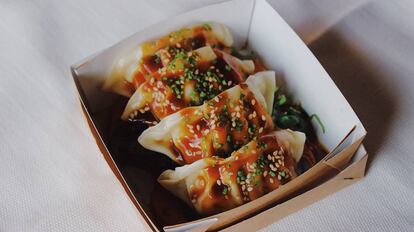 Gyozas de carne con salsa hoisin y alga wakame del chef Jesús Sánchez.