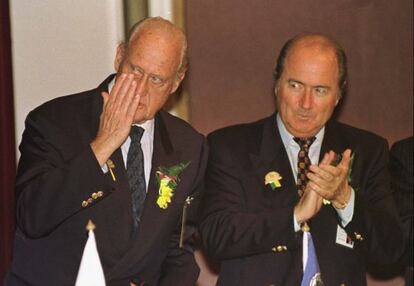 Joao Havelange y Joseph Blatter en una imagen de archivo en 1996