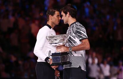 Nadal y Federer tras la final del Open de Australia.