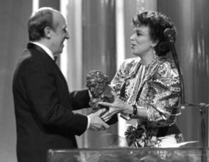 En 1989, Saza ganó un Goya al mejor actor masculino de reparto por 'Espérame en el cielo'.