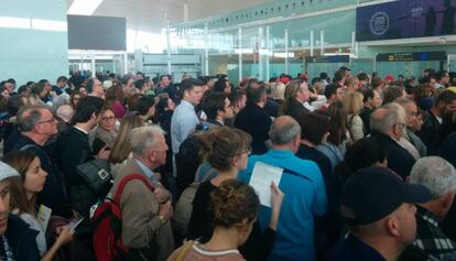 Colas el pasado puente de mayo en el aeropuerto del Prat.