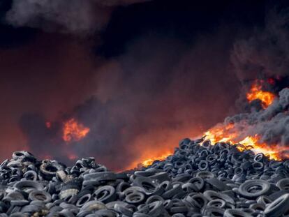 El incendio en el vertedero de Seseña, este viernes.