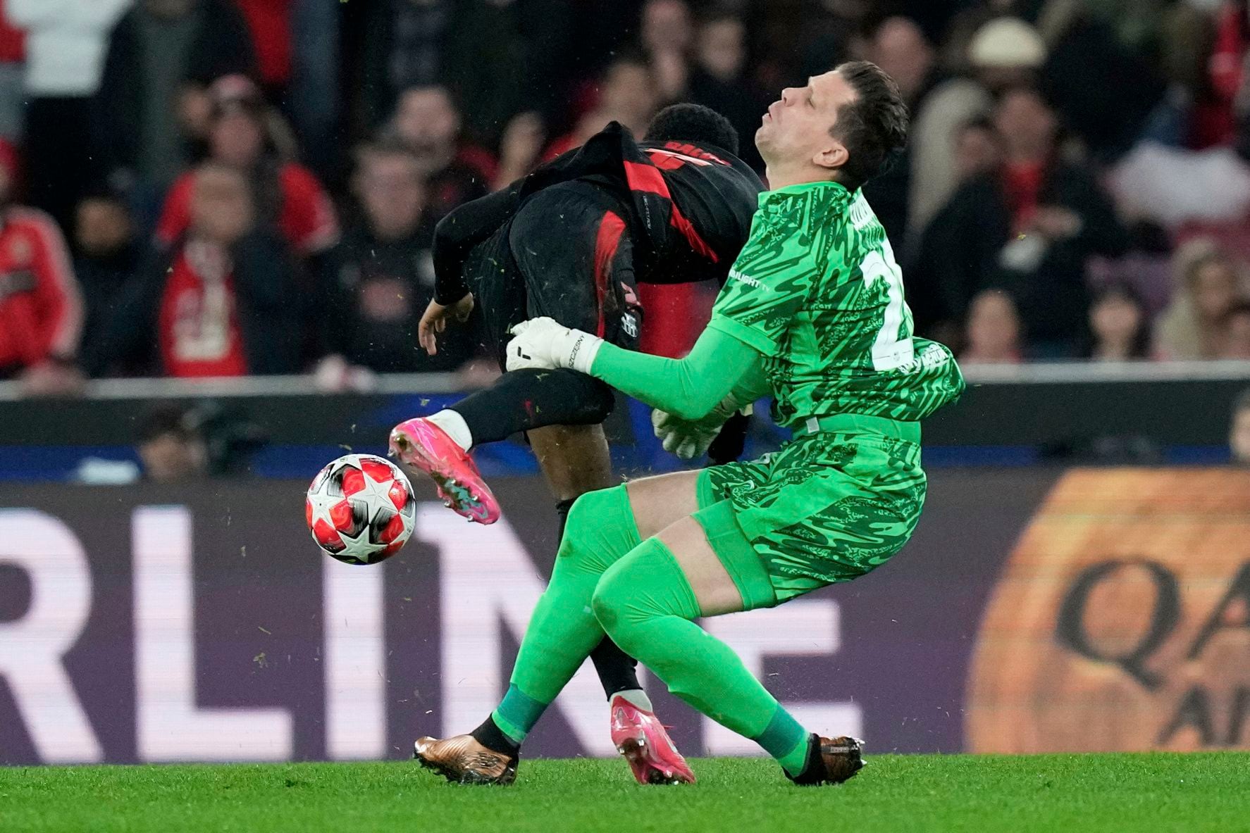 Los errores de Szczesny abren el debate en la portería del Barcelona