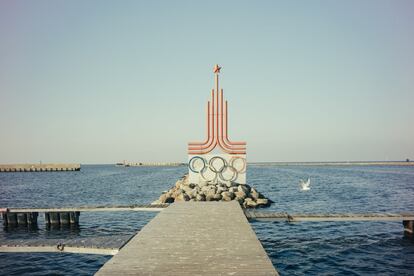 La estrella roja, símbolo de la URSS, en un puerto de Tallin que acogió las pruebas de vela de los Juegos Olímpicos de 1980.