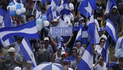 Miles de nicaragüenses protestan en Managua para exigir la dimisión de Daniel Ortega.