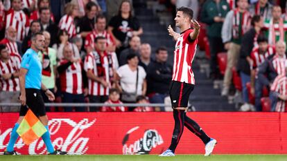 Gorka Guruzeta celebra su primer gol ante el Valladolid este martes en San Mamés.