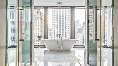 Estados Unidos queda en el puesto s&eacute;ptimo. En la imagen se puede ver el ba&ntilde;o principal de la Regent Suite de The Langham, hotel de Chicago.