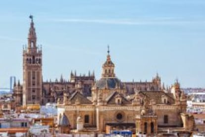 Vista de la Giralda, uno de los símbolos de la ciudad de Sevilla.