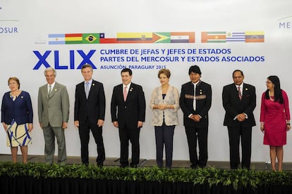 Foto de familia de la &uacute;ltima cumbre de presidentes del Mercosur, el 21 de diciembre de 2015.