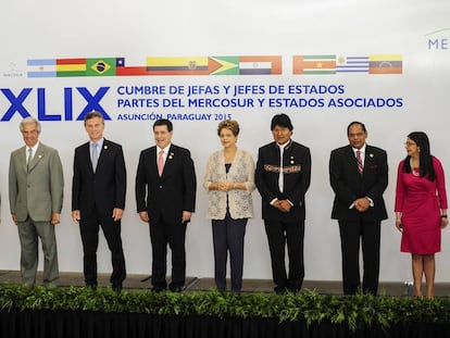 Foto dos dirigentes regionais a última cúpula de presidentes do Mercosul, em 21 de dezembro de 2015.