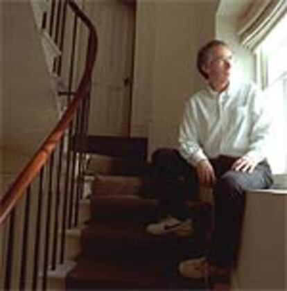 Ian McEwan, en su casa de Londres, es autor de novelas como 'Amsterdam' (Premio Booker 1998) y 'Jardín de cemento', adaptada al cine.