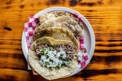 Tacos de barbacoa de res de la taquería, Gonzalitos.