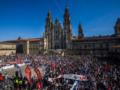 Manifestación en defensa de la sanidad pública en la Plaza del Obradoiro de Santiago de Compostela este domingo.