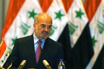El primer ministro de Irak, Ibrahim Al Yafari, se dirige a su pueblo tras jurar su cargo.