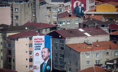 Carteles de Erdogan y Mustafa Kemal Ataturk el año pasado en Estambul. 