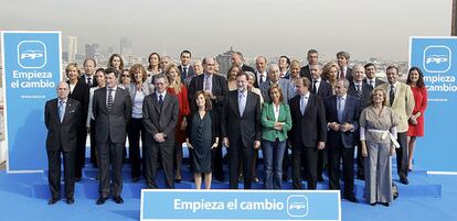 La boina de Madrid muy visible esta mañana desde la azotea de la calle de Génova, donde los candidatos del PP al Congreso por Madrid han posado tras la presentación de las listas para el 20-N.