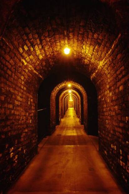 Interior de la bodega de Louis Roederer en Reims.