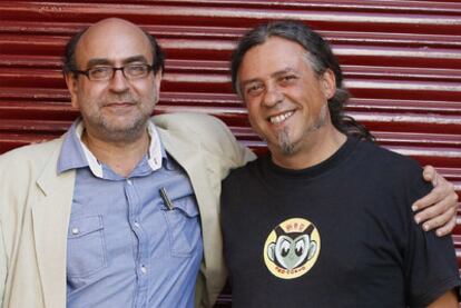 Felipe Hernández Cava, a la izquierda, y Max, en Córdoba poco antes de su charla en las jornadas Eutopía.