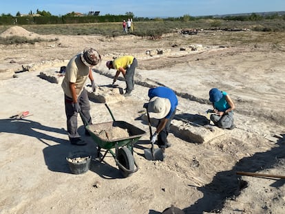 Archaeologists excavating the forum at La Cabañeta