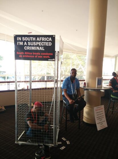 Activistas protestan en la Conferencia Internacional del Sida de Durban, que se celebra estos días. Piden que la prostitución deje de ser ilegal en Sudáfrica.