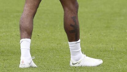 Raheem Sterling luce su tatuaje en un entrenamiento el pasado lunes.