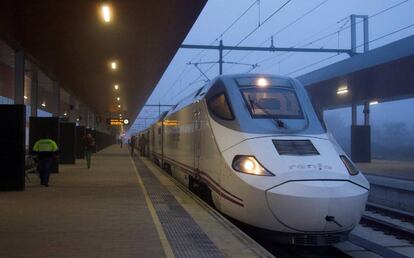 Tren que cubre el recorrido entre Zamora y Madrid, el pasado 6 de diciembre.