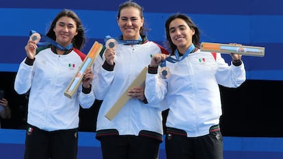 Ángela Ruiz, Alejandra Valencia y Ana Paula Vázquez tras ganar la medalla de bronce en los Juegos Olímpicos de París.