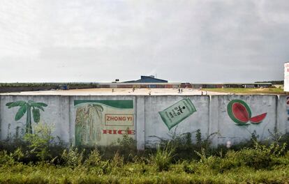 Una finca arrocera de propiedad china en el distrito central de Kalungu, a unos 100 kilómetros de Kampala, la capital de Uganda. La mayoría de los modelos climáticos indican que, sin una reducción significativa de las emisiones de gases de efecto invernadero, en Uganda las temperaturas medias de la década de 2030 pueden ser un grado centígrado superiores a la media de 1970-1999. Se prevé que esta tendencia continúe más allá en el tiempo.