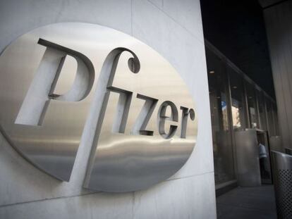 Logo de Pfizer en su sede, en Nueva York, en una imagen de 2014.