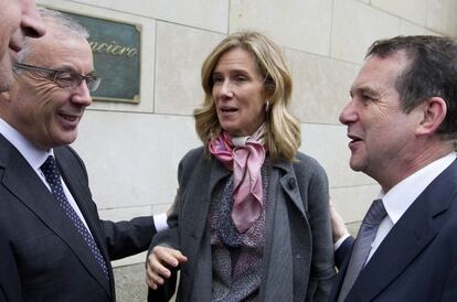 Garmendia, acompañada del Alcalde de Vigo (derecha), en 2011.