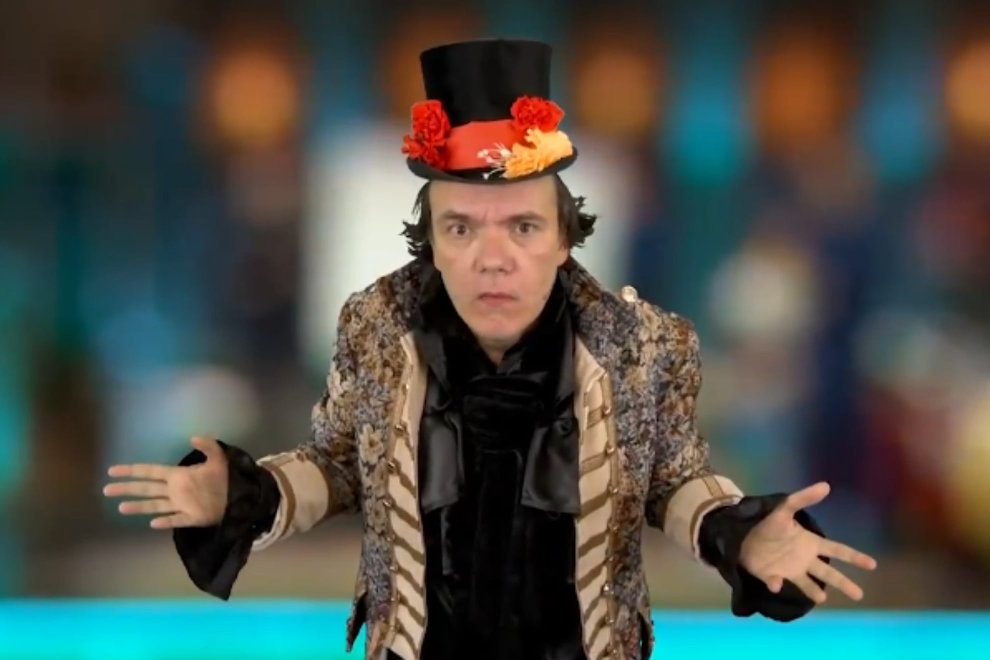 El Hombre Mágico de 'La revuelta' manda a dormir a los niños hacia las 10 de la noche.