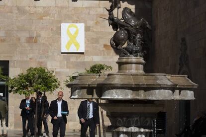 El lazo amarillo del patio interior de la Generalitat.