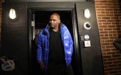 R. Kelly, en su estudio de Chicago, en febrero de 2019.